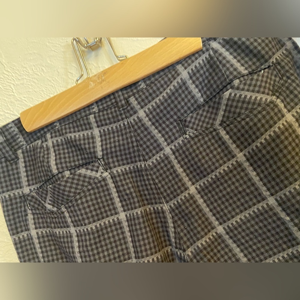Lululemon shorts - Picture 10 of 12